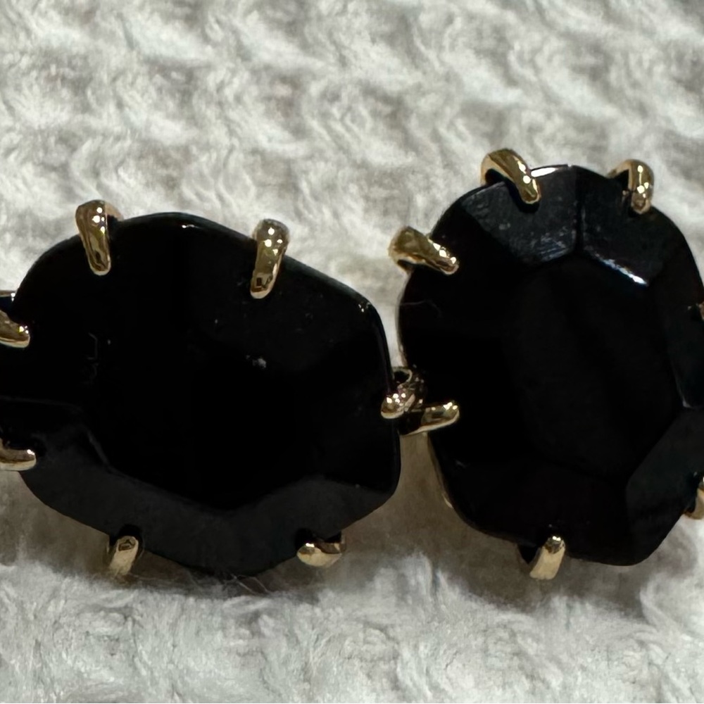 Kendra Scott black clip-on earrings.